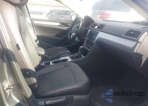 2013 Volkswagen Passat 2.5L Se z USA, uszkodzony, nr VIN 1VWBH7A36DC004946